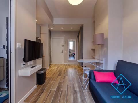 Appartement Port De Nice- Résidence Neptune- Superbe Studio!